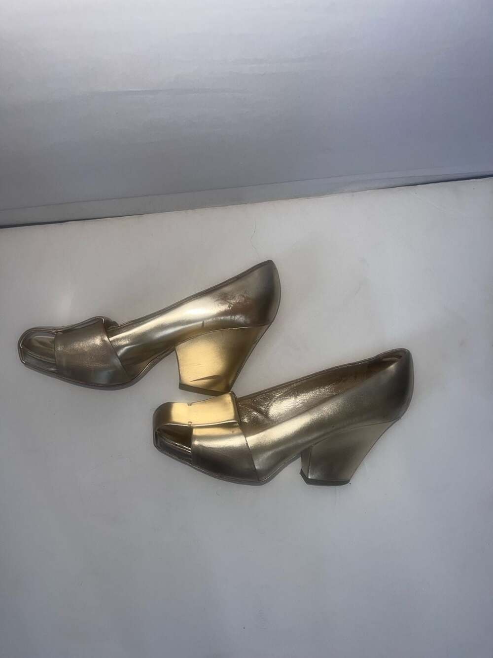 Yves Saint Laurent Dada Metallic Gold Peep Toe Semi-Wedge Pumps Size 39 - Picture 2 of 11